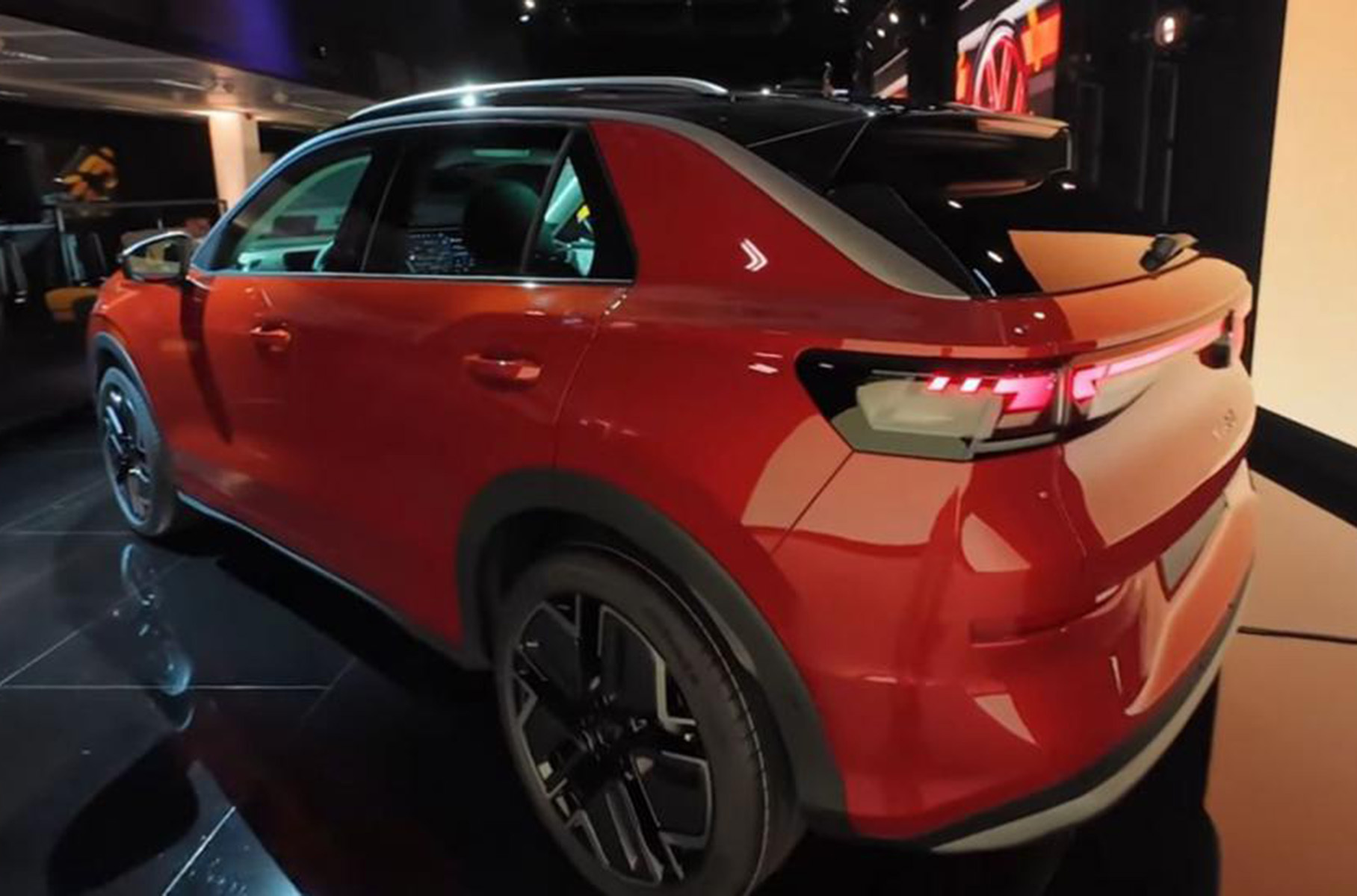 The appearance of the changed Volkswagen T-ROC was declassified a month before his premiere