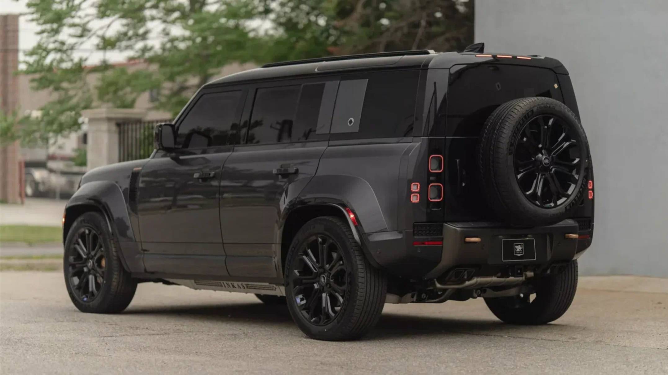 Land Rover Defender turned into an armored car for a city with an engine of 518 “horses”