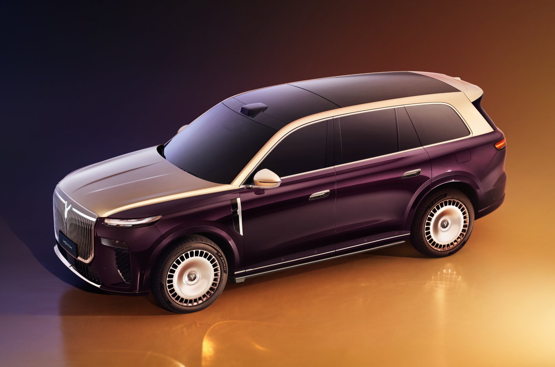 Voyah introduced the flagship crossover Taishan