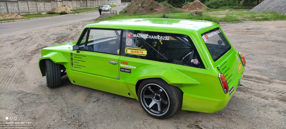 A 400-horsepower sports car imitating a VAZ-2102 was put up for sale in St. Petersburg