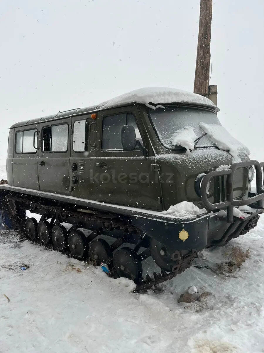 A tracked UAZ “Bukhanka” with a range of 300 km is being sold in Kazakhstan.