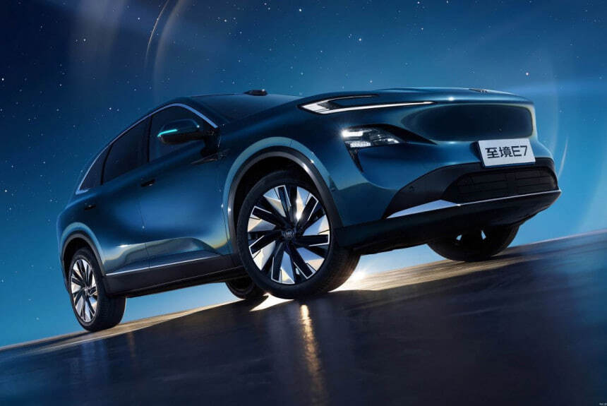 Buick showed a hybrid crossover Electra E7 with a power reserve of 1600 km and autopilot
