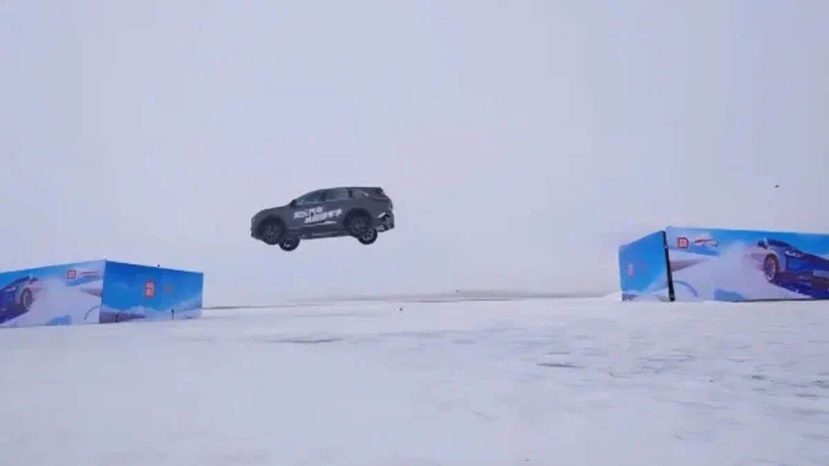Changan CS75 Plus entered the book of records after jumping 21 meters from the ramp