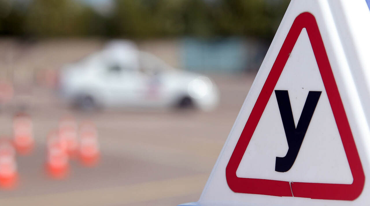 Kommersant: lack of examiners and long waits are depriving the army of drivers