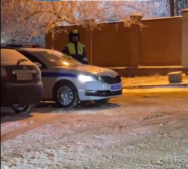 They filmed how drivers did not invite a traffic cop to a feast in the trunk