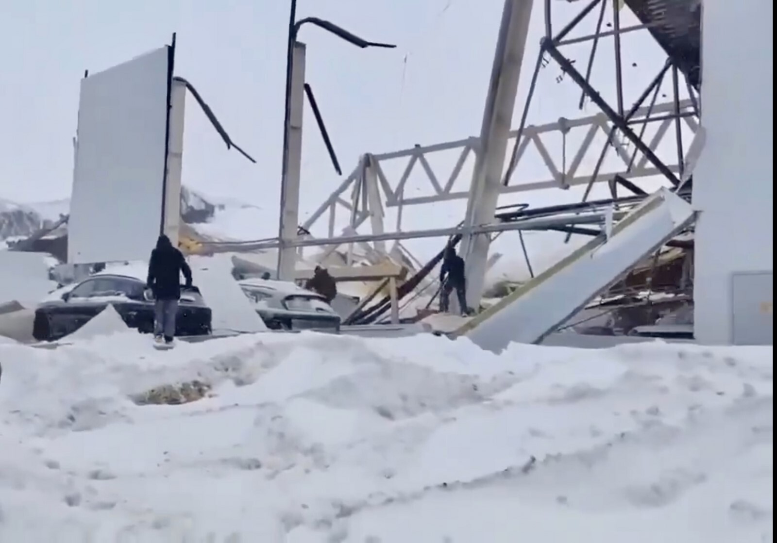 A criminal case has been opened following the collapse of the roof of a car assembly shop in the Lipetsk region.