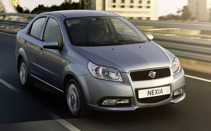 Auto expert Zinoviev listed 3 reasons not to buy a used Ravon Nexia R3 sedan