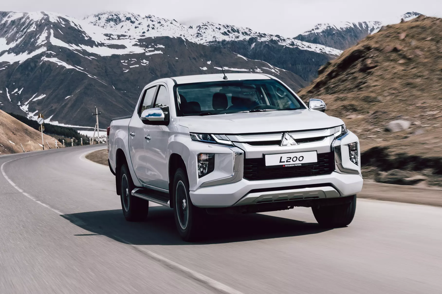 Auto expert Zinoviev listed 7 critical shortcomings of the Mitsubishi L200 pickup truck