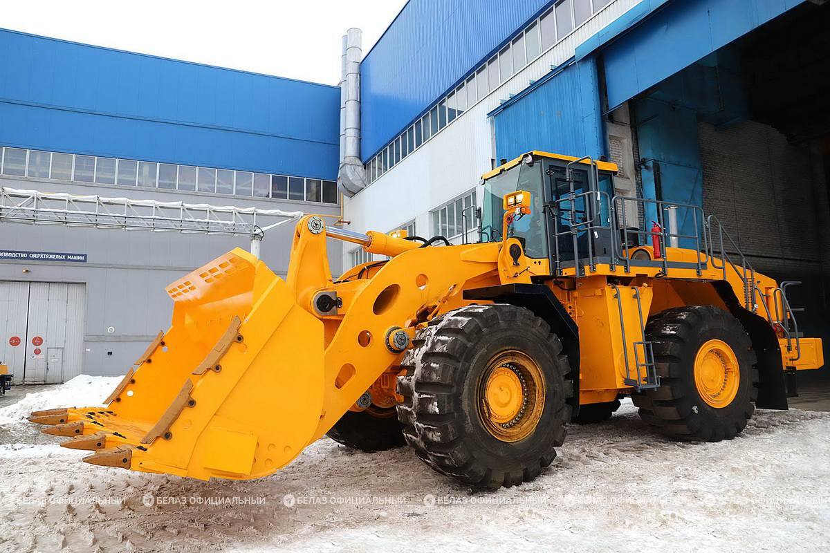 BelAZ has created a loader for quickly loading mining dump trucks