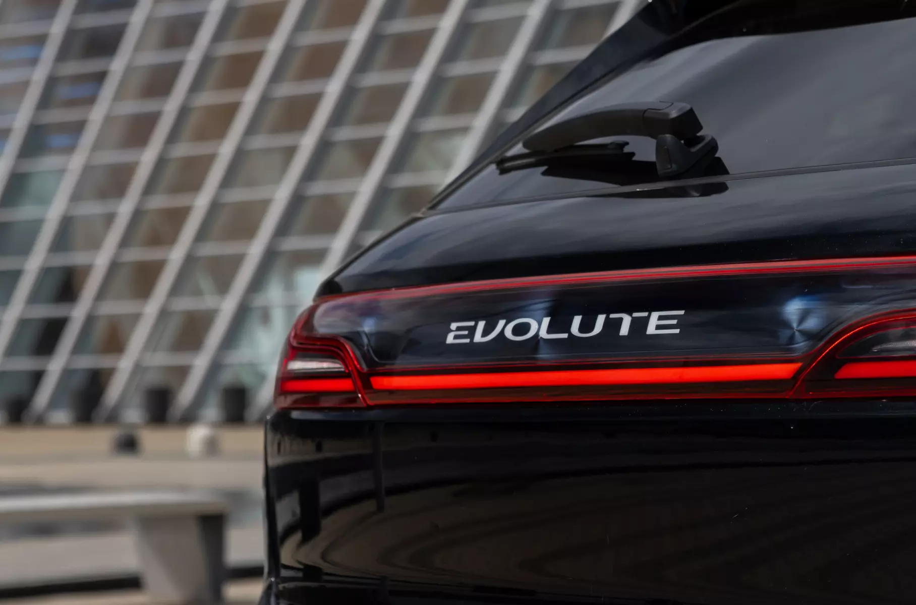 Shot: Russian Evolute electric cars turn into bricks due to extreme cold