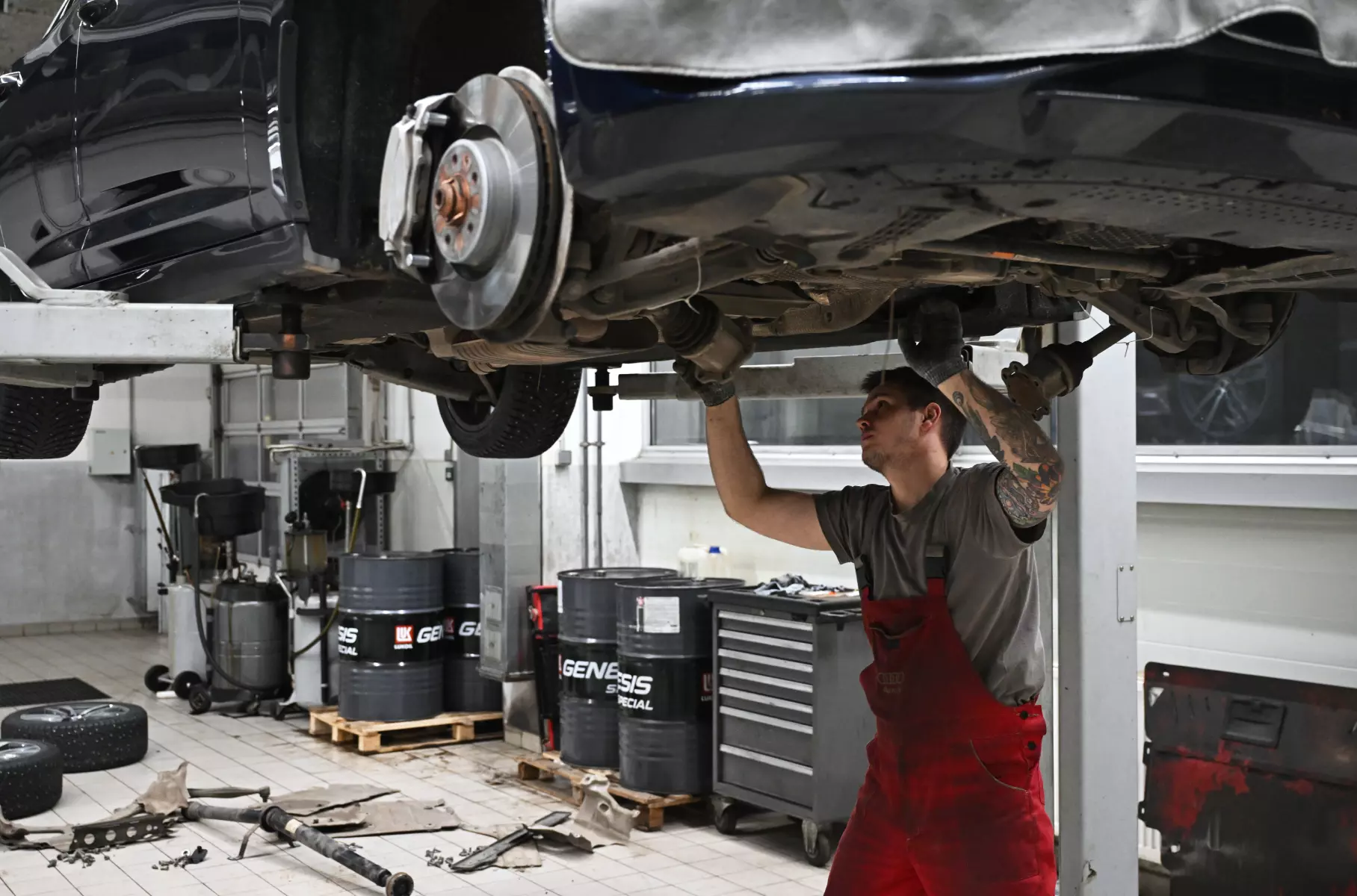 The car repair market is going into the shadows: there will be more garage workshops in Russia