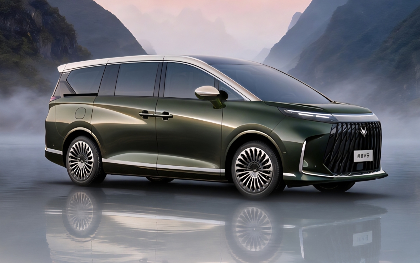 The world’s first minivan with a roll cage has been unveiled in China.