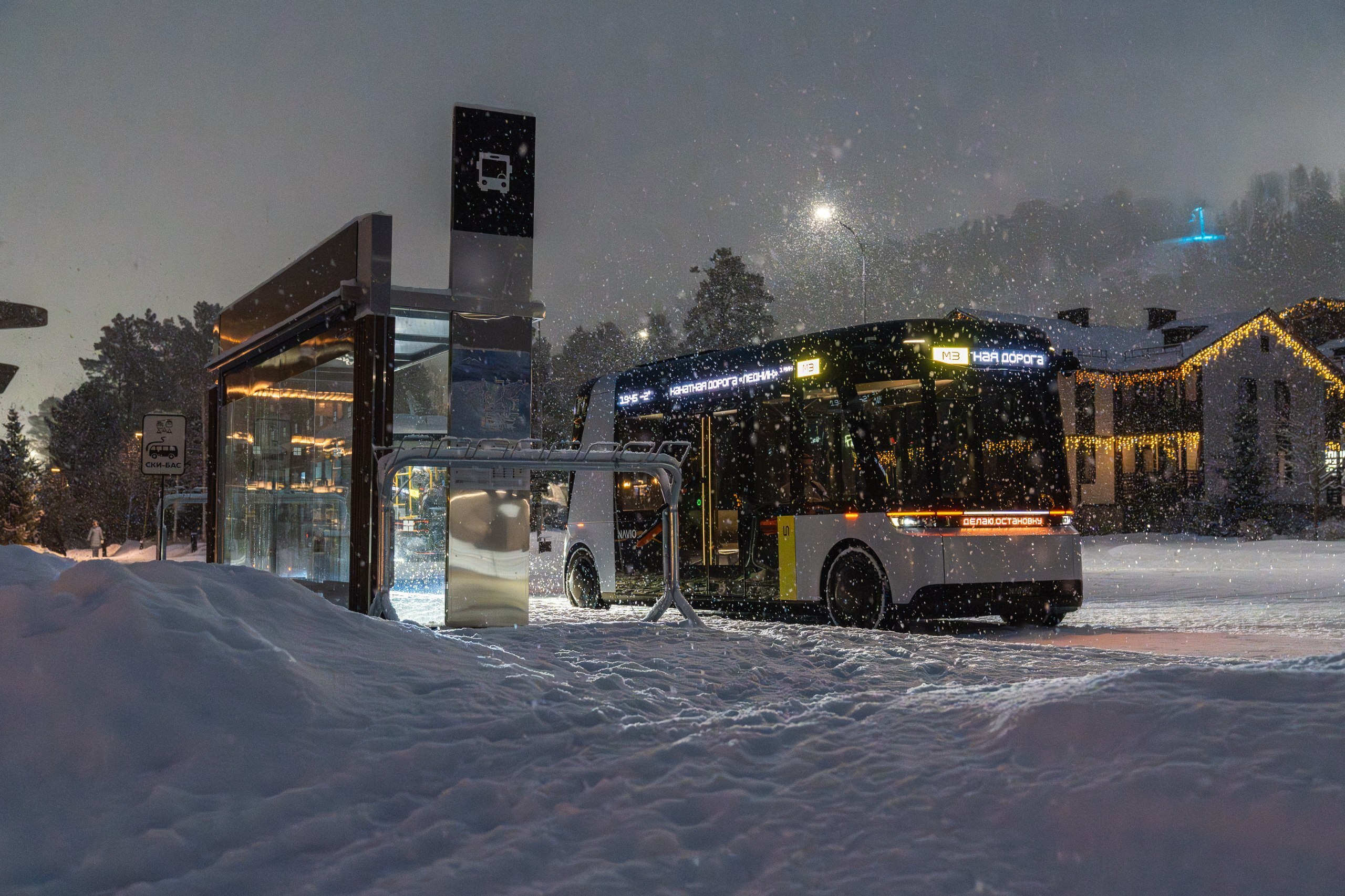 A driverless bus will transport skiers in the Altai Mountains