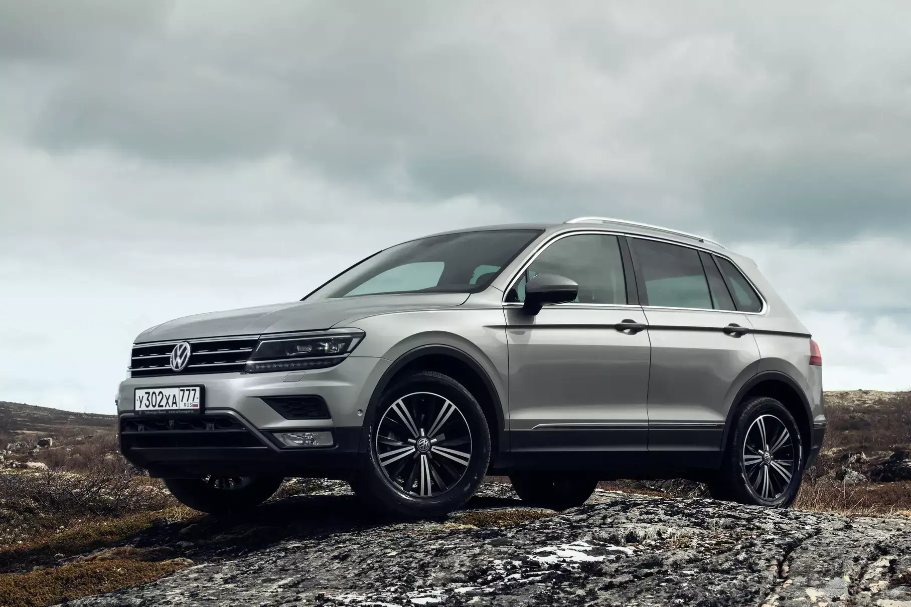 Auto expert Zinoviev listed 9 disadvantages of the second generation Volkswagen Tiguan crossover