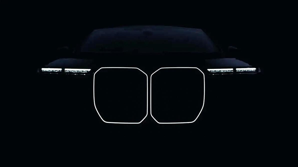 BMW has published the first image of the updated 7 Series sedan