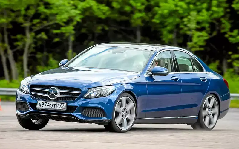 “Behind the Wheel”: Mercedes C-Class has a reliable body, but weak engines