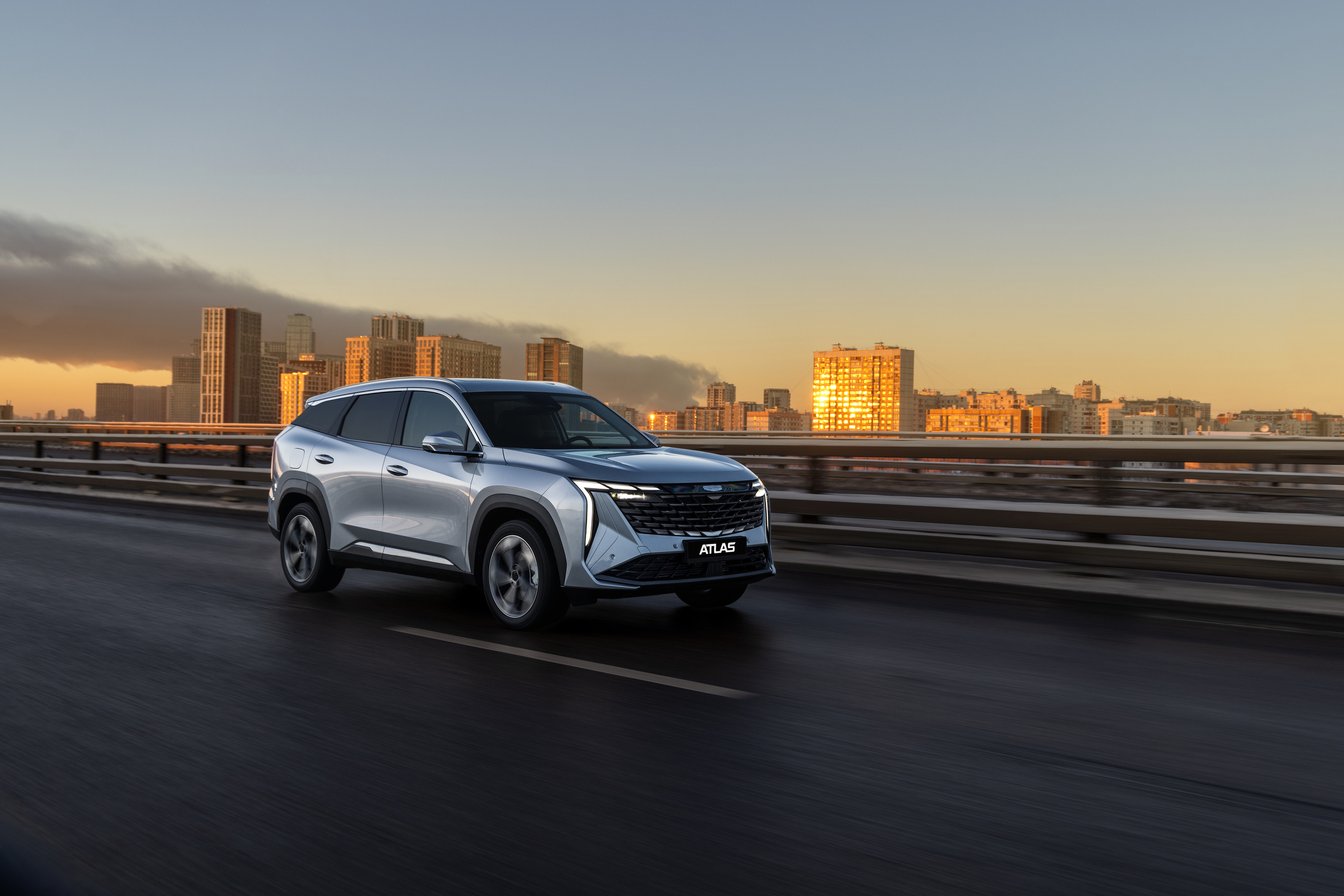 In the new version, Geely Atlas has become cheaper by 300 thousand rubles