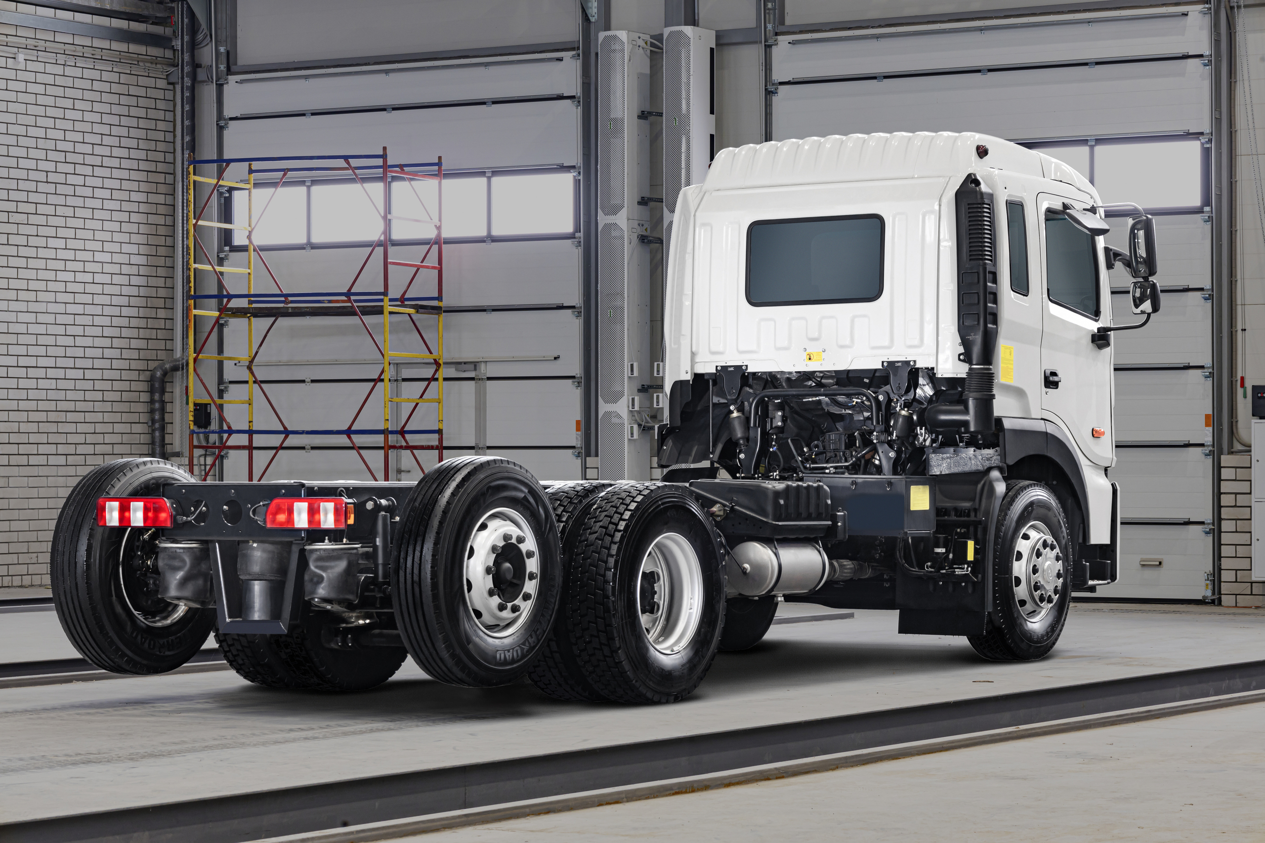 JAC launches 20-tonne N200 with third steering axle