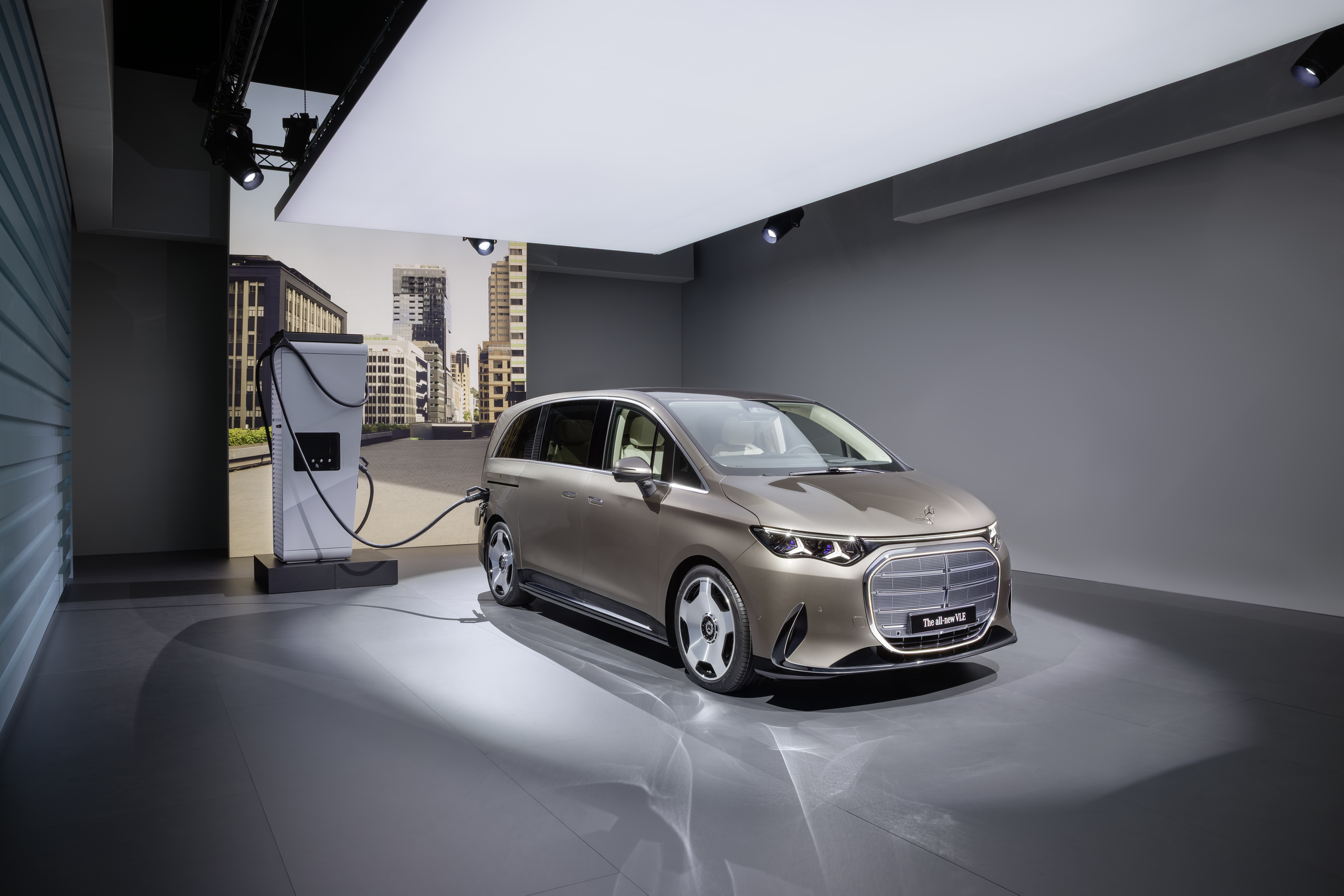 Mercedes-Benz showed a VLE minivan with charging faster than a smartphone