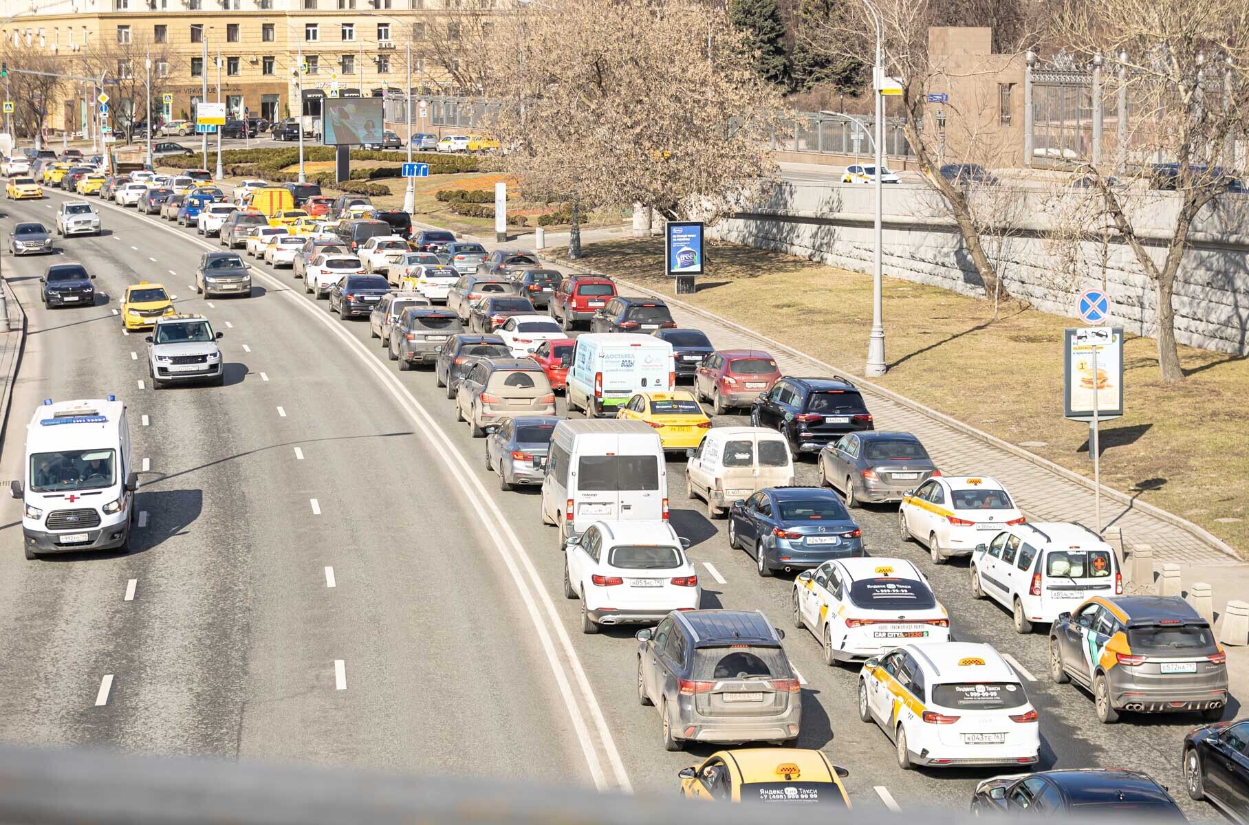 Moscow authorities warned drivers about traffic jams near flower markets
