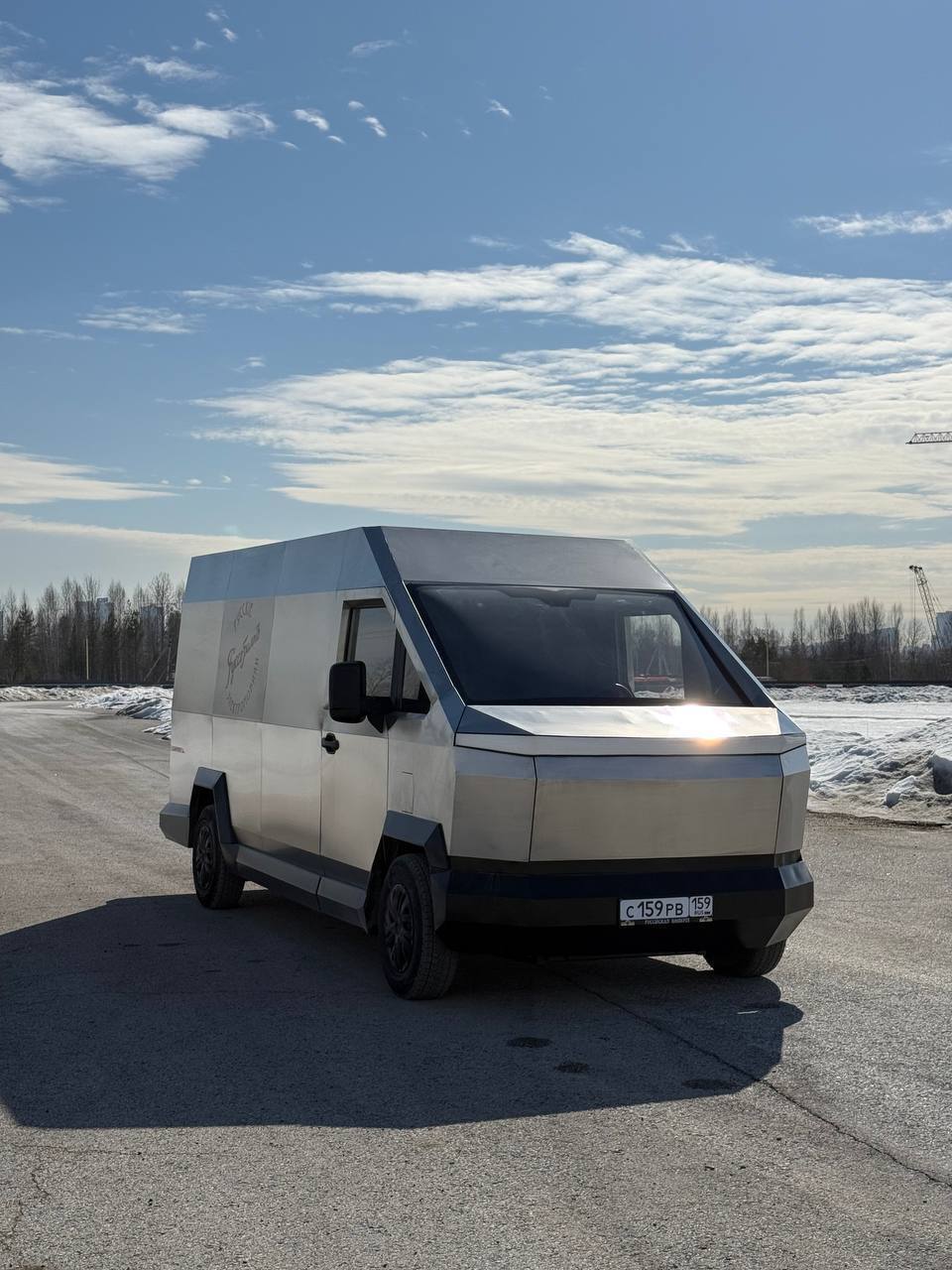 The Russo-Balt electric van was called the ideal car for girls