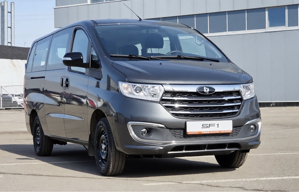 The Sollers brand has opened sales of SF1 minivans