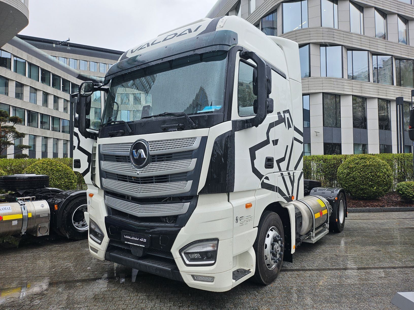 A cryoversion has appeared in the range of Valdai 45 truck tractors