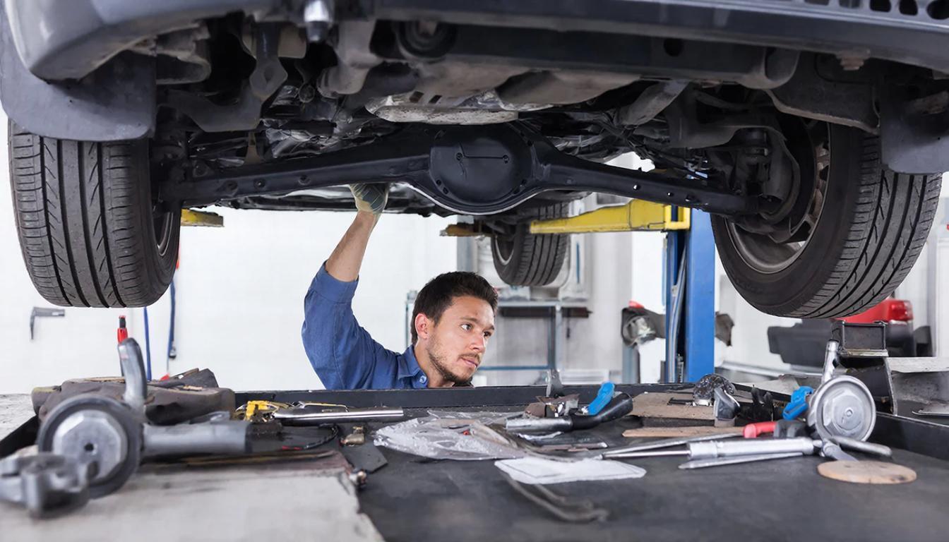 Auto expert Revin listed the 5 main causes of squeaking in a car suspension