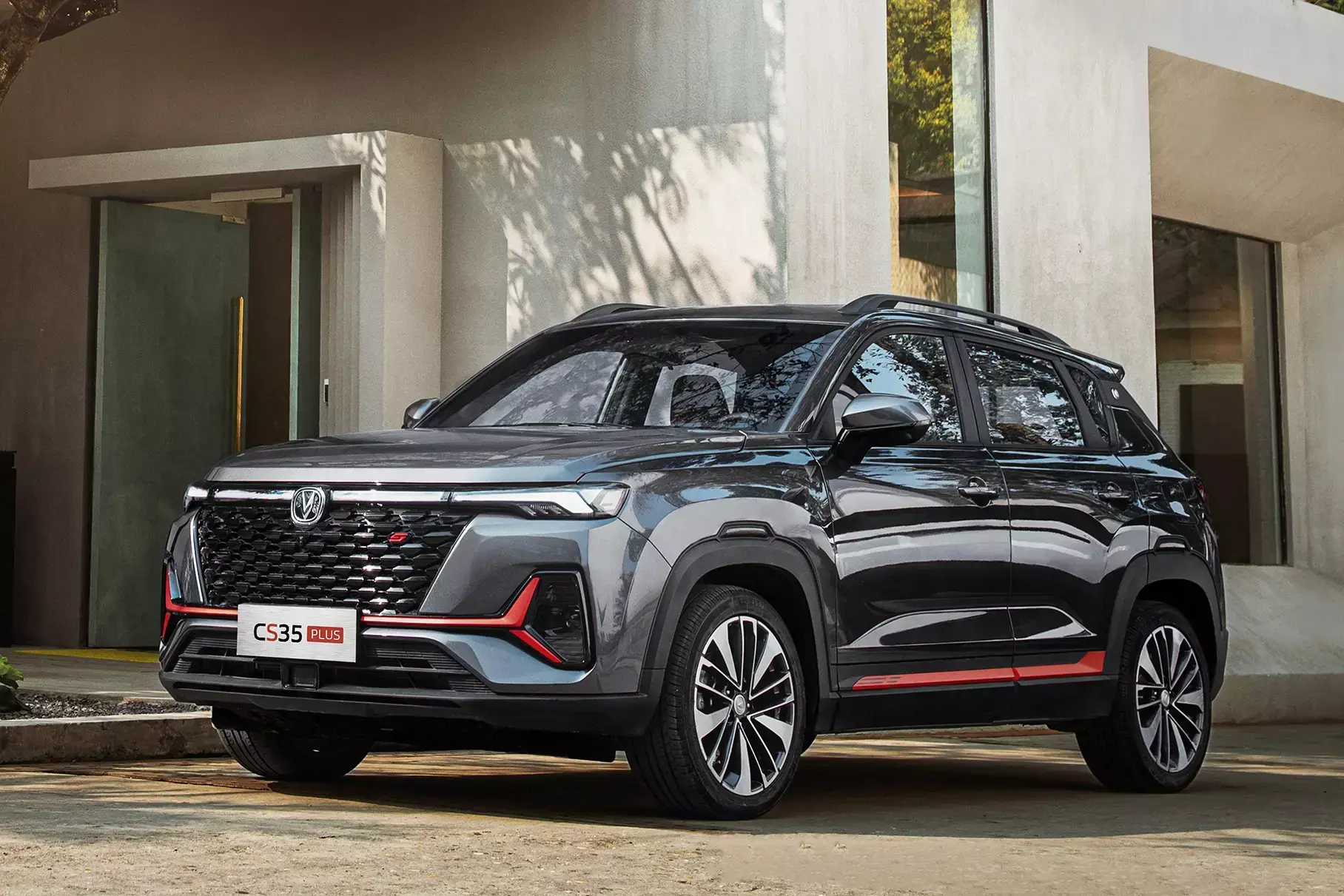 Auto expert Znovyev listed 11 disadvantages of the Changan CS35 Plus crossover