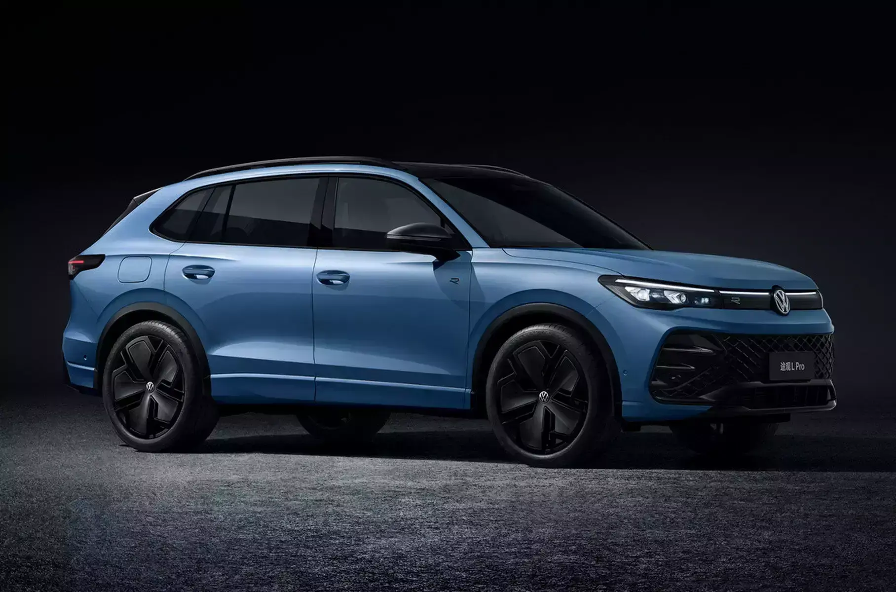 “Behind the wheel”: Volkswagen Tiguan, after increasing the recycling fee, has risen in price from 4 to 6 million rubles