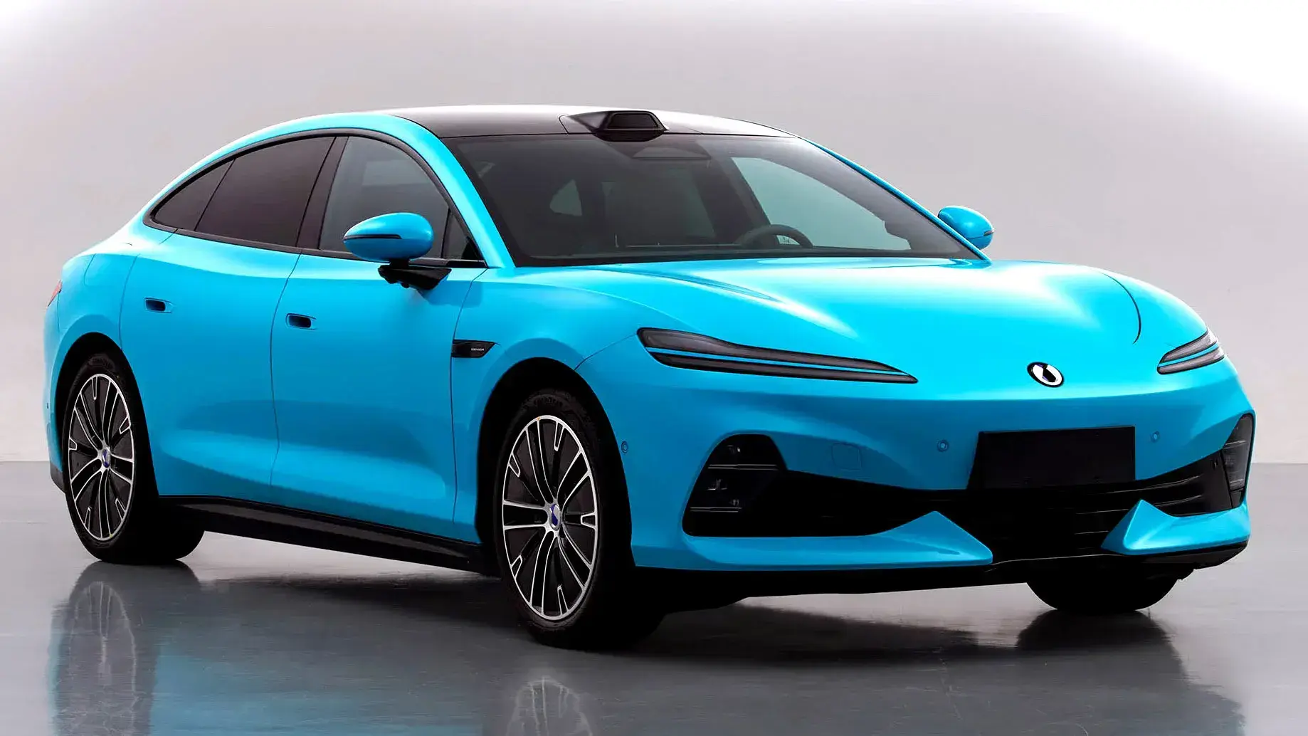 Denza Z9 received 1328 hp. and new front design