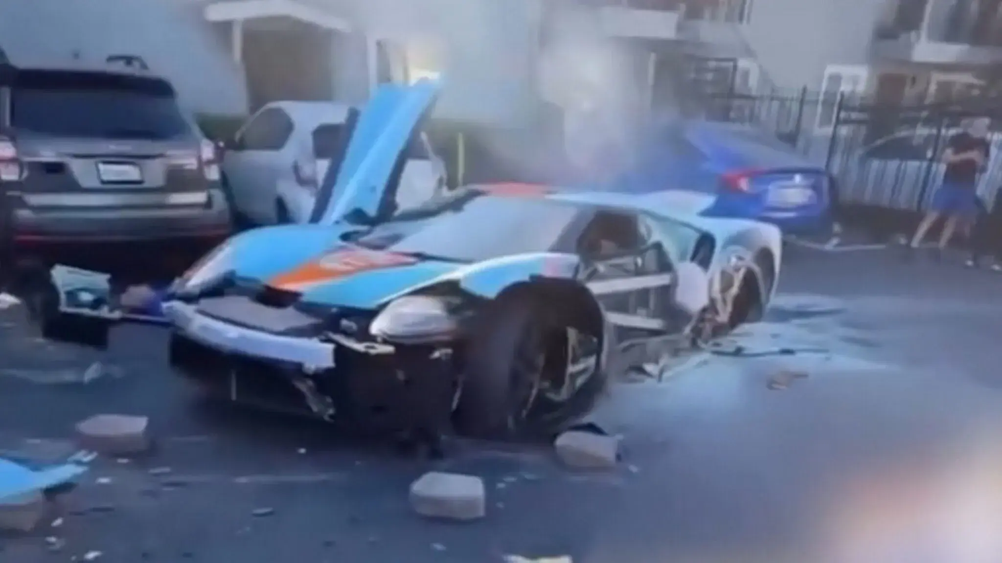In the USA, a Ford GT worth 196 million rubles crashed in an accident with a van