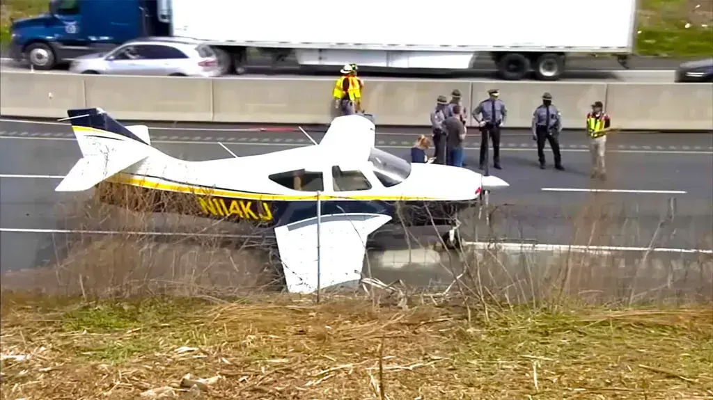 In the USA, a plane landed on a highway between
