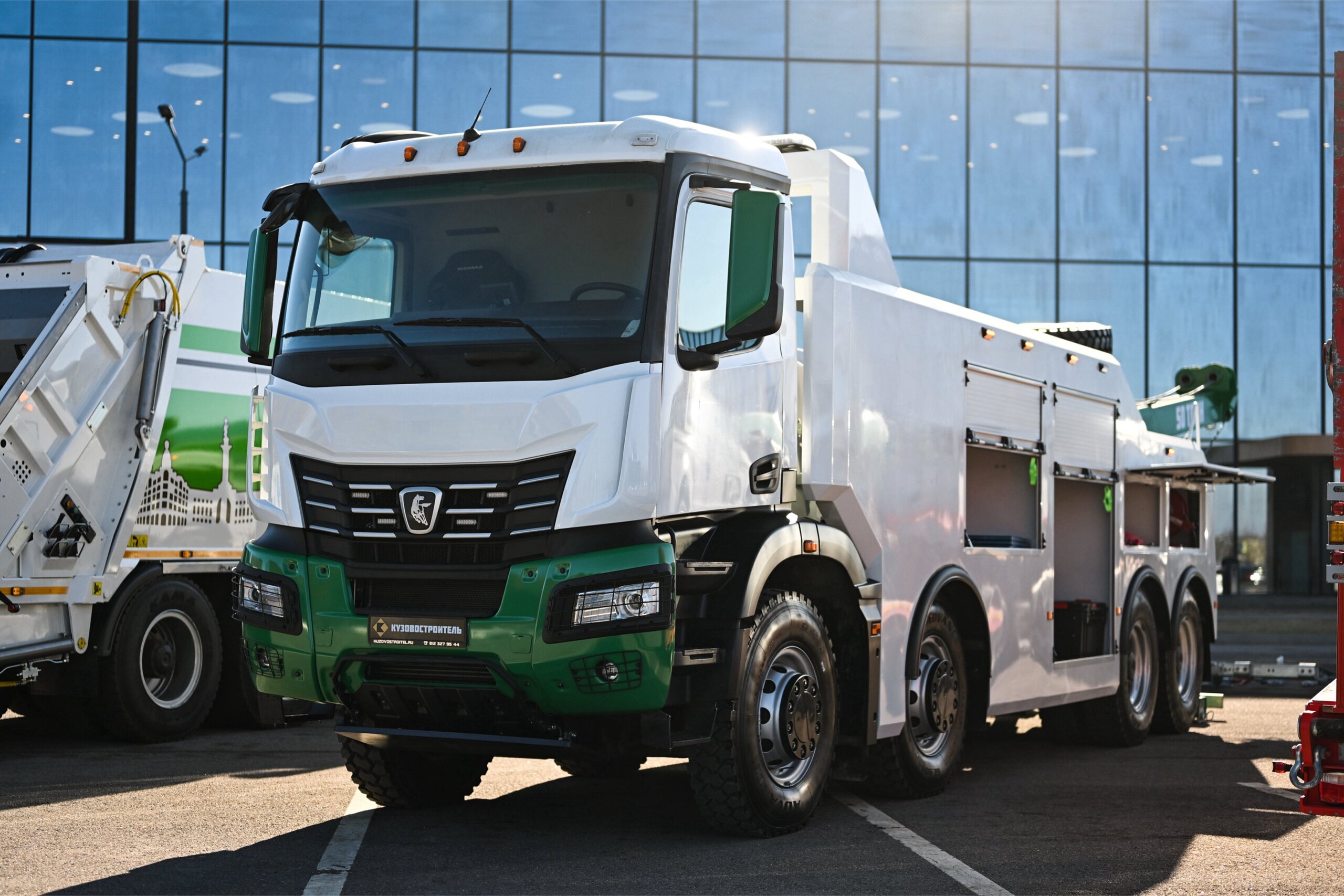 KamAZ presented a 50-ton cargo tow truck