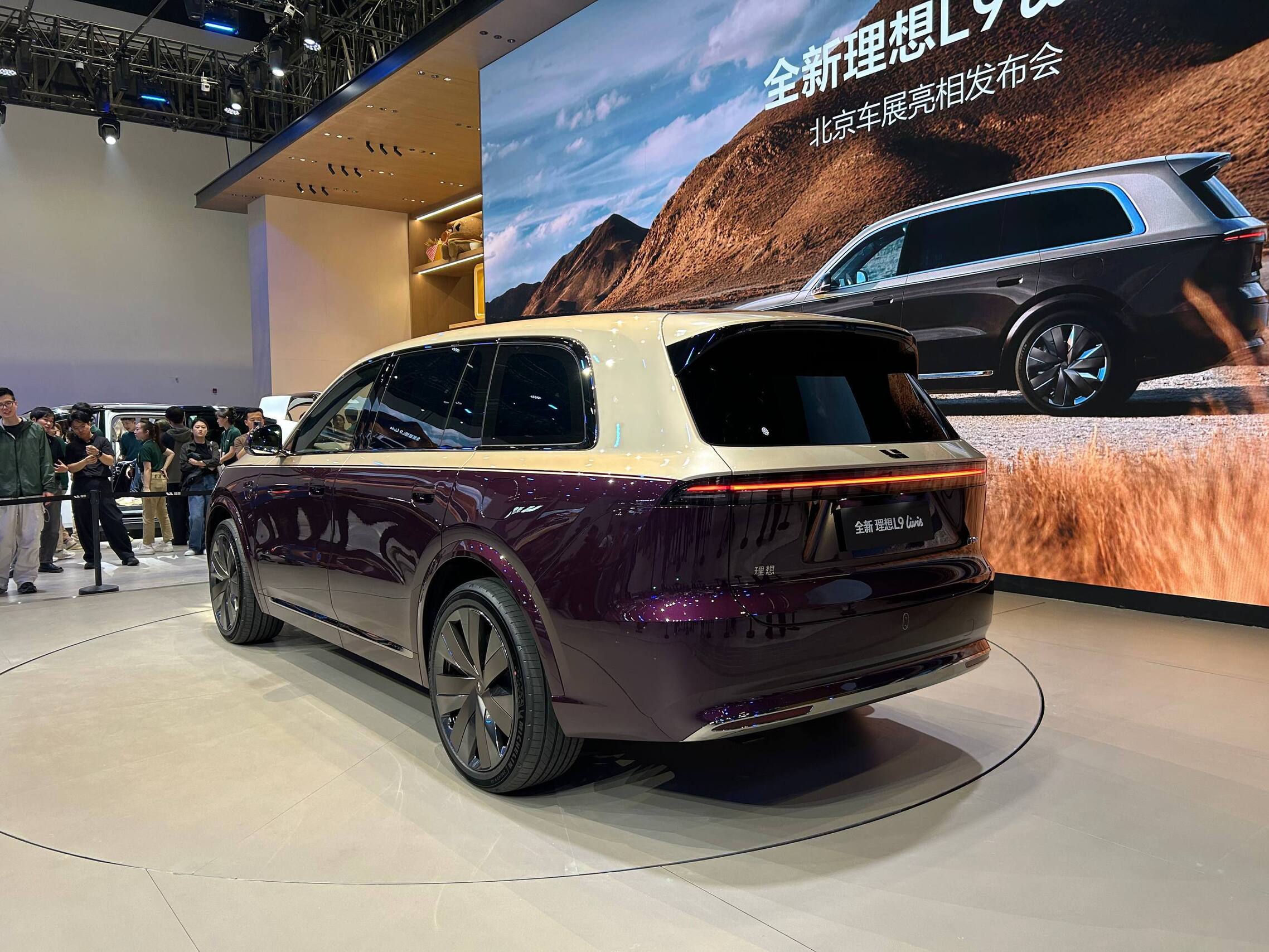 Li Auto showed L9 Livis with a fully electronic chassis and autopilot function