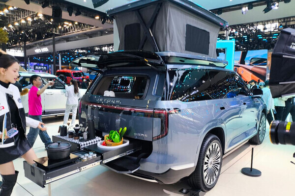 New Jetour SUV turns into a mobile home with a bunk bedroom
