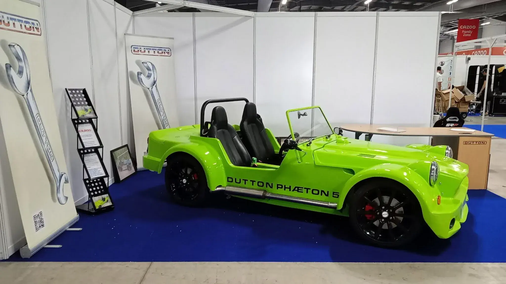 Tuners have made a car out of the Mazda MX-5 that looks like a Caterham from the game Minecraft