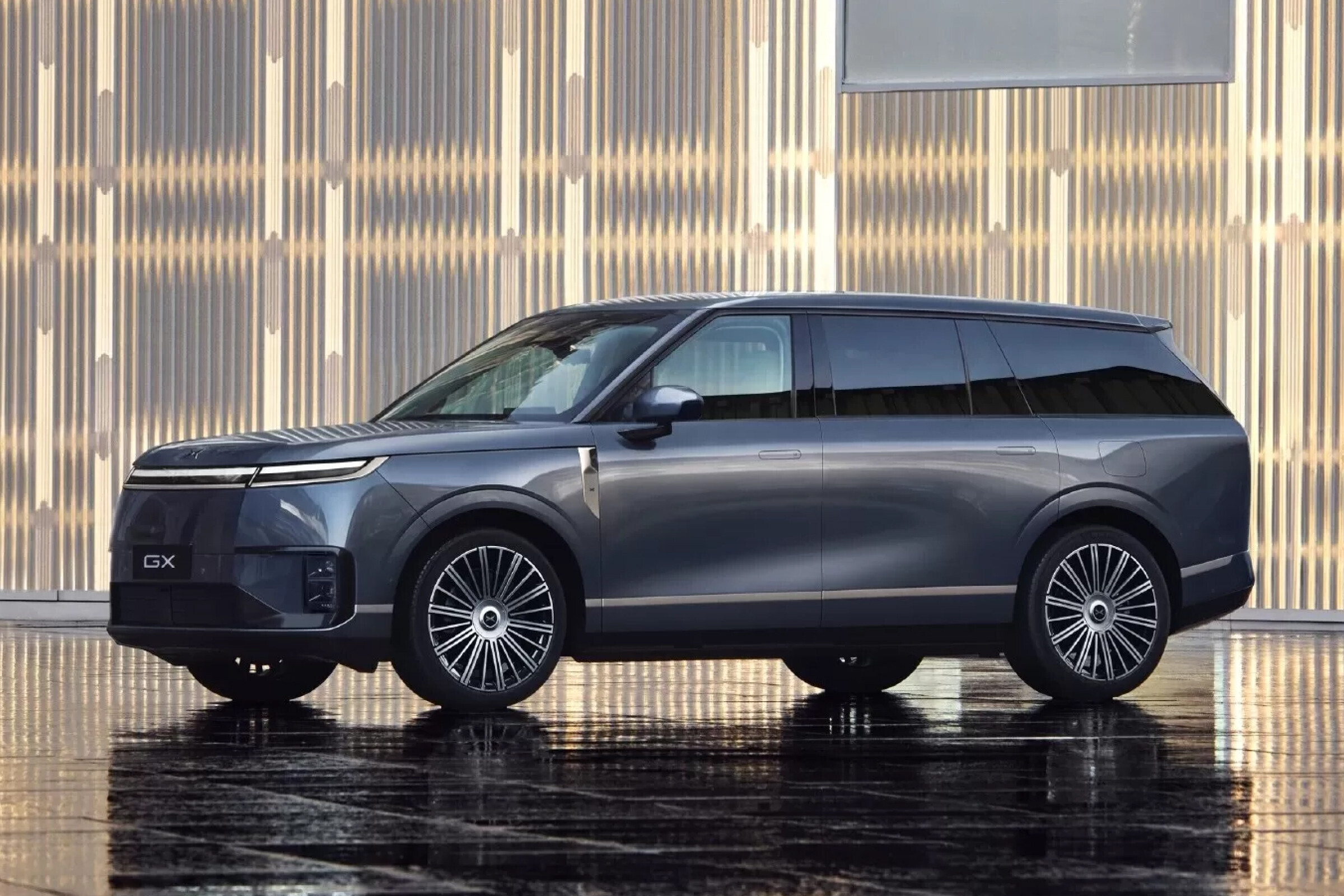 Xpeng presented the flagship crossover GX