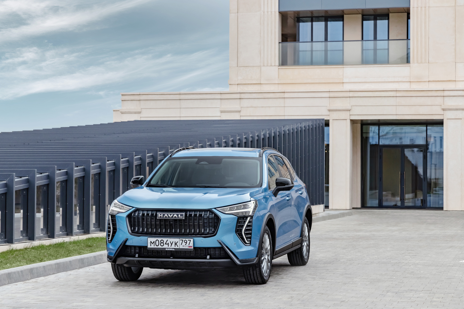 Motor magazine named all the pros and cons of the restyled Haval Jolion crossover