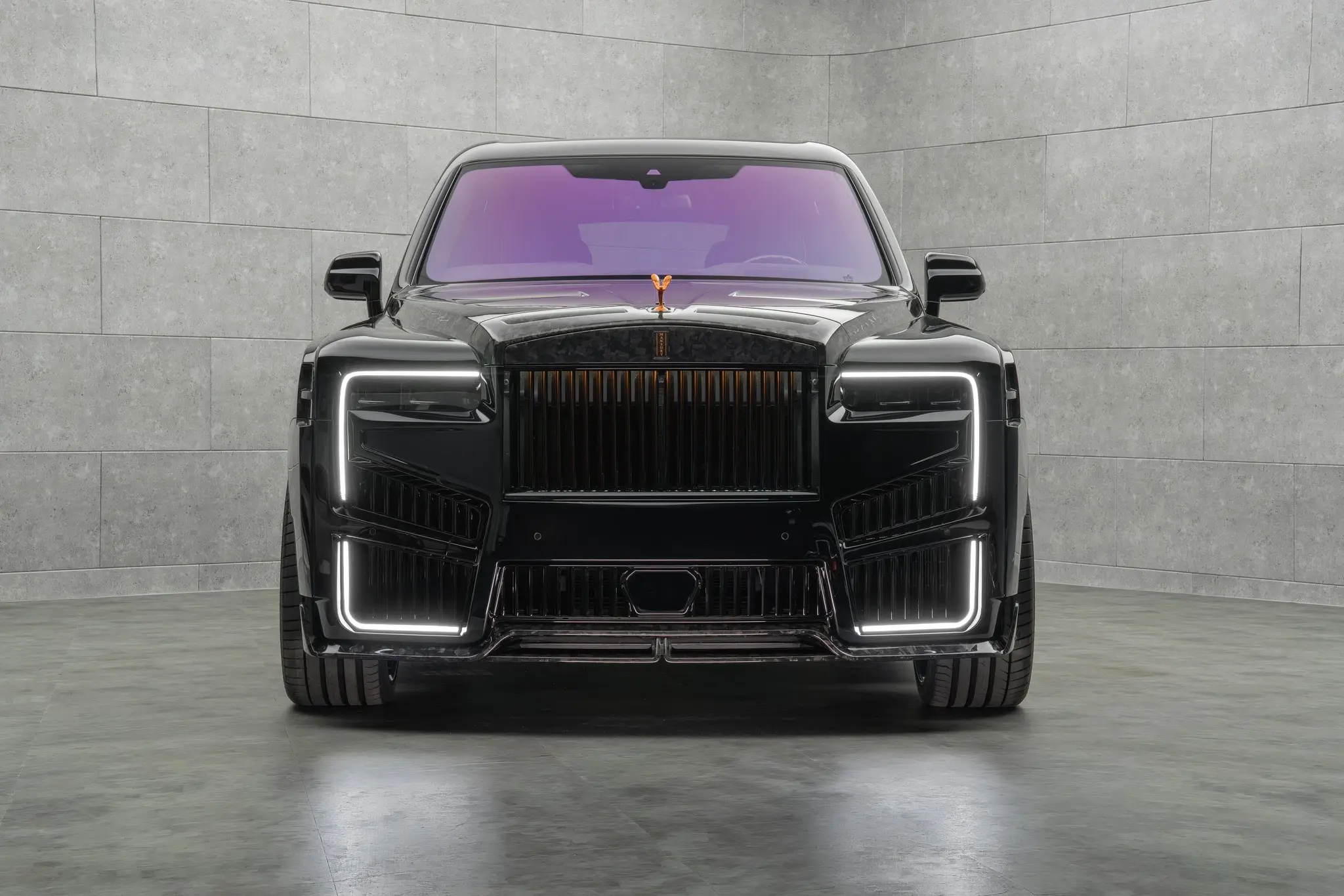 Atelier Mansory dressed the Rolls-Royce Cullinan crossover in carbon fiber