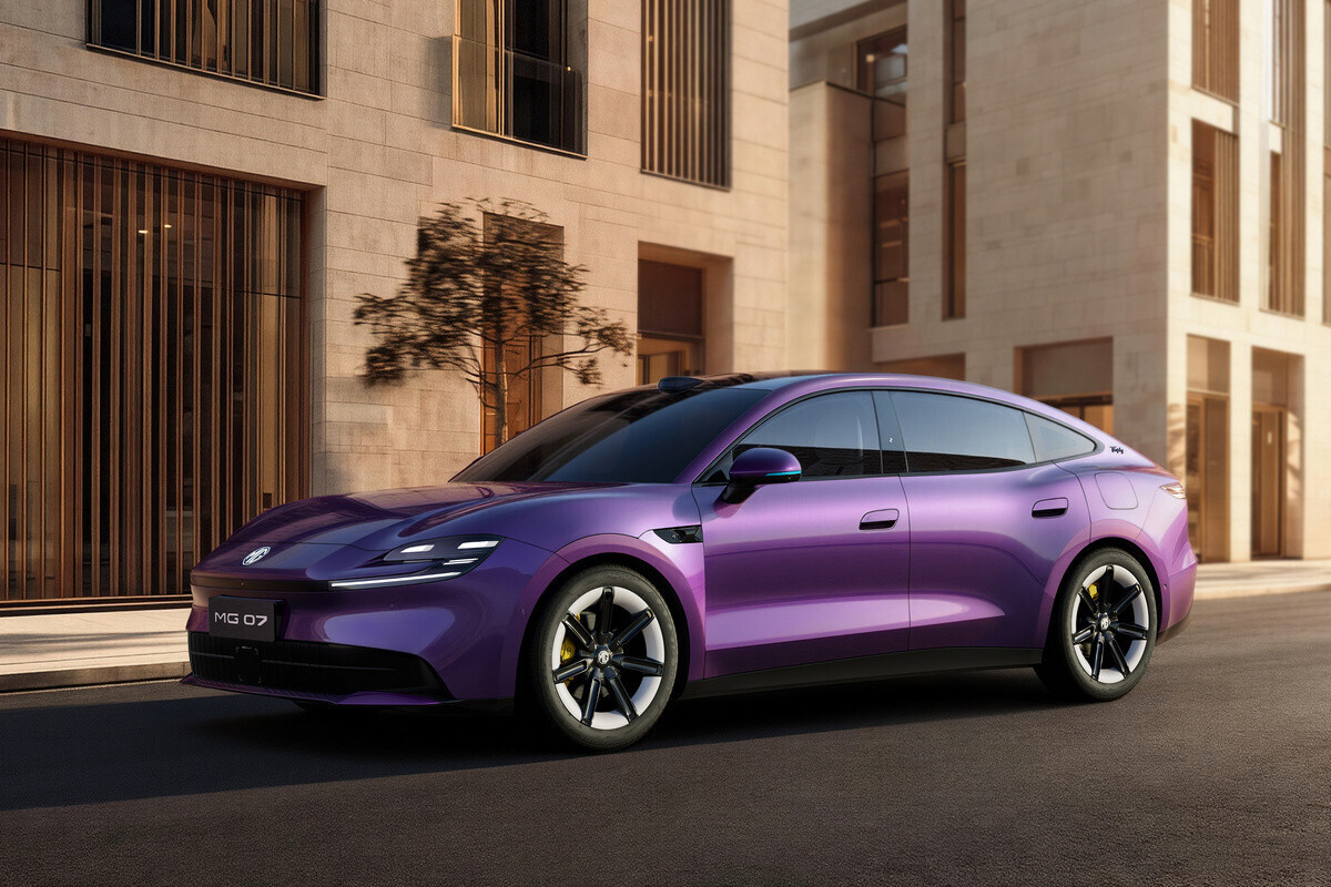 Chinese MG showed a sedan similar to Porsche