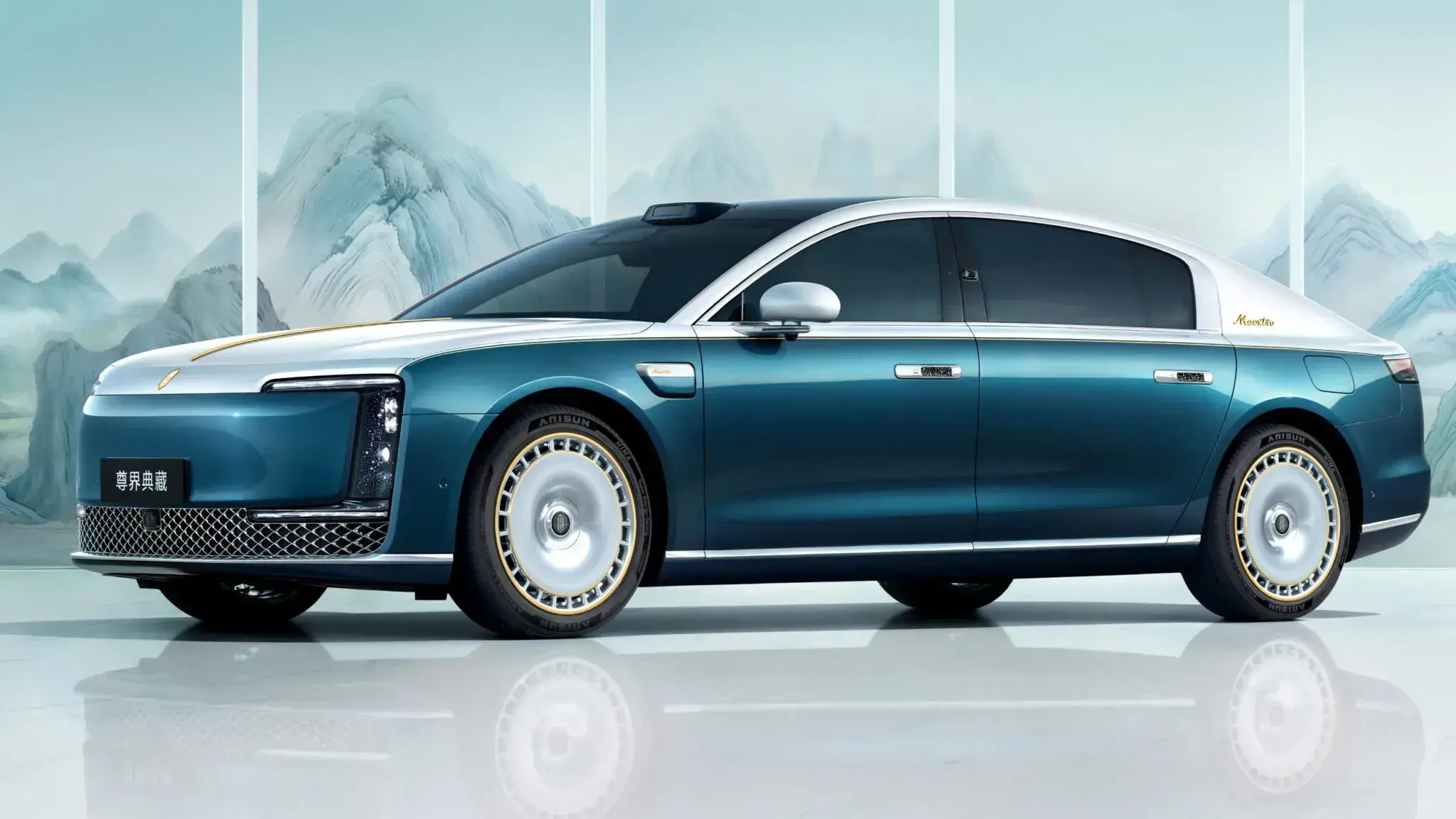 Chinese sedan with gold trim sells for 20 million rubles