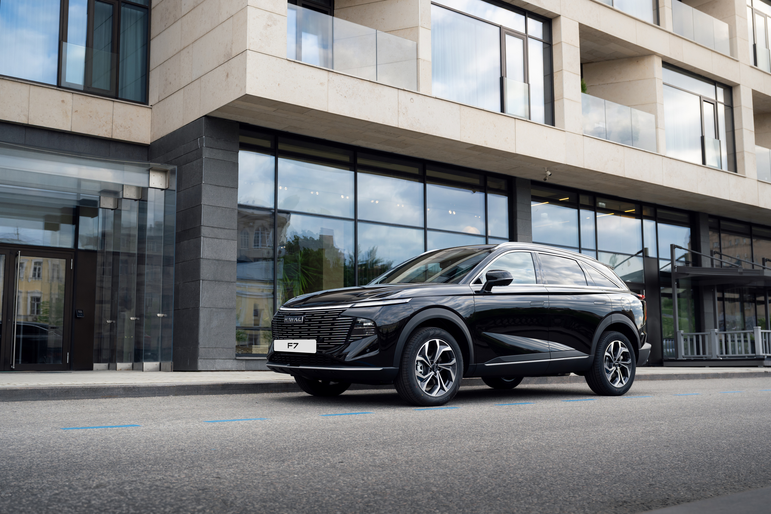 Haval presented updated crossovers Haval F7 and F7x