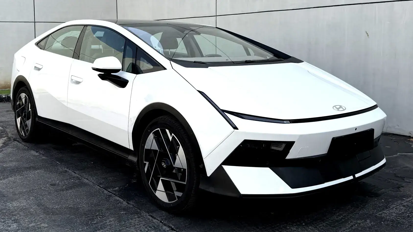 Hyundai Ioniq V looks like a Lamborghini, but has less power than the Elantra