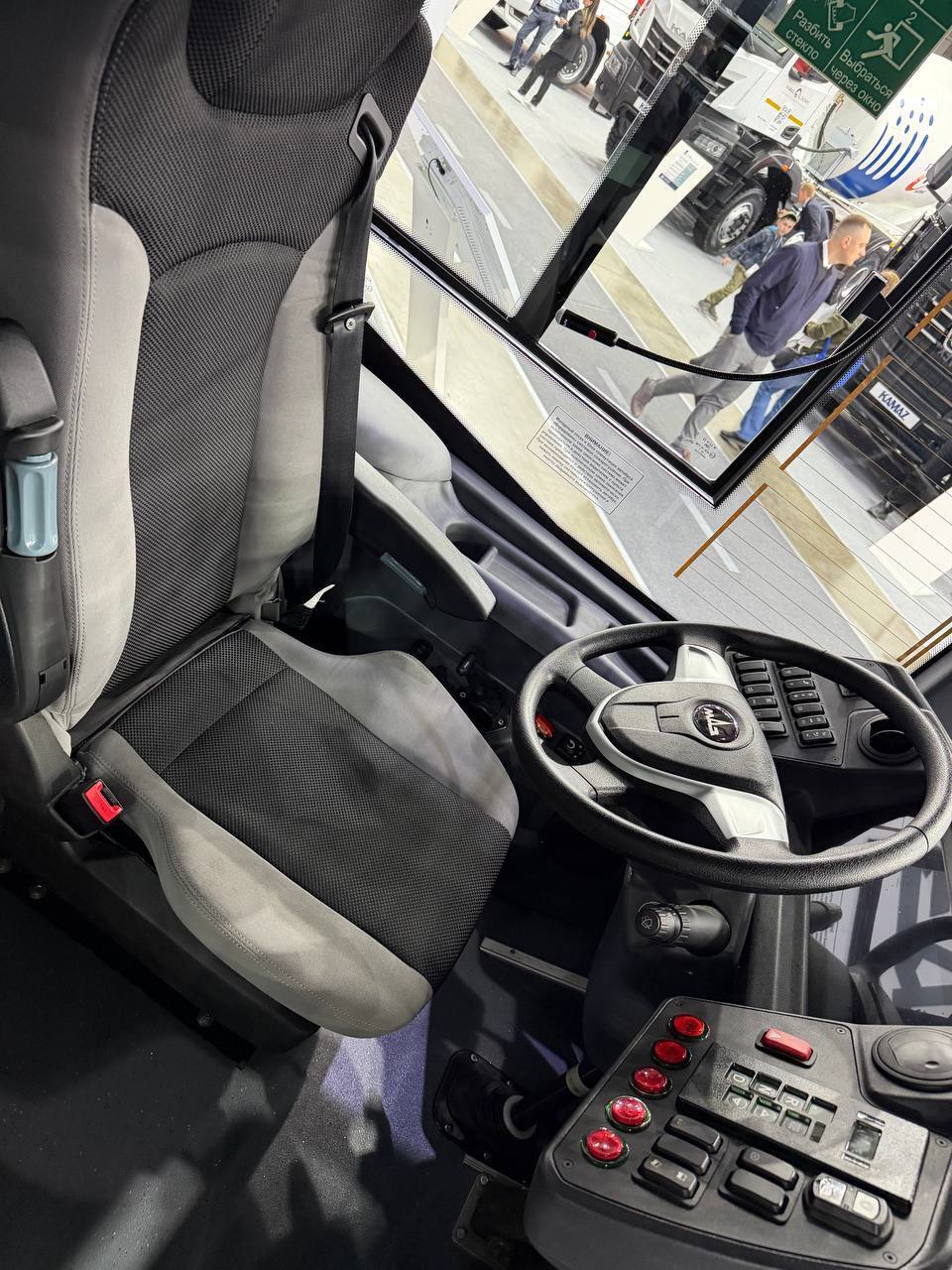 MAZ presented an updated commuter bus 303147 at the COMVEX exhibition in Moscow