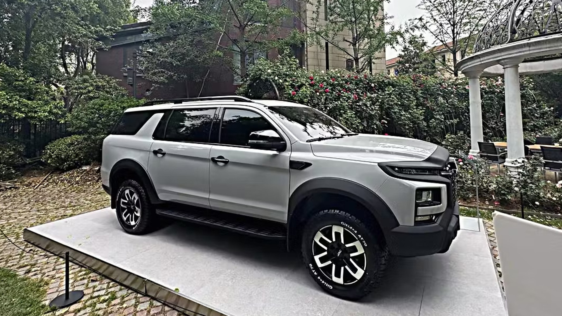 New JAC SUV for the Russian market was pictured