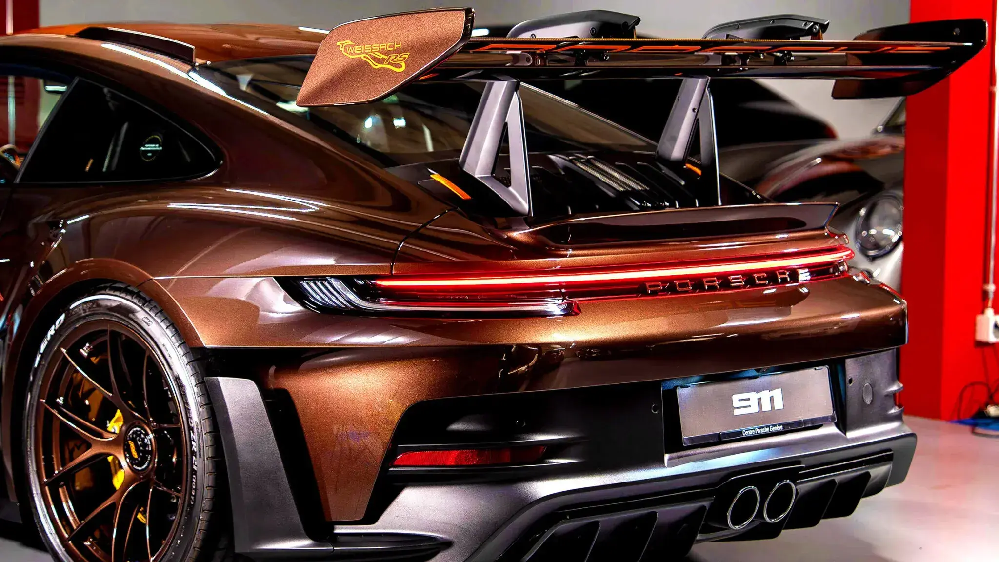 Porsche has created the brownest 911 GT3 RS with carbon fiber and truffle leather