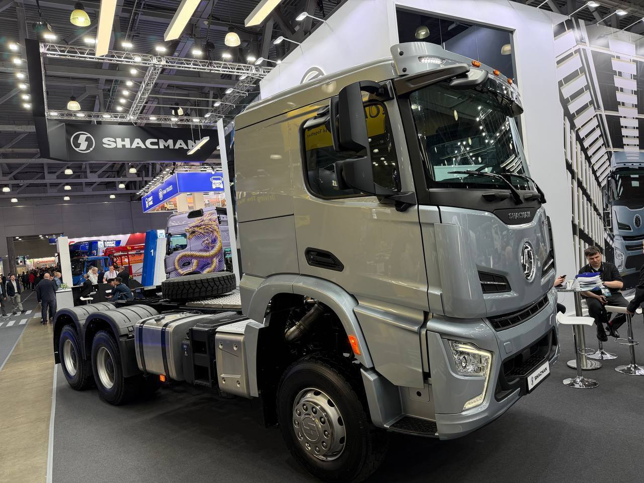 The Shacman X6000 long-haul tractor was presented in Russia for the first time