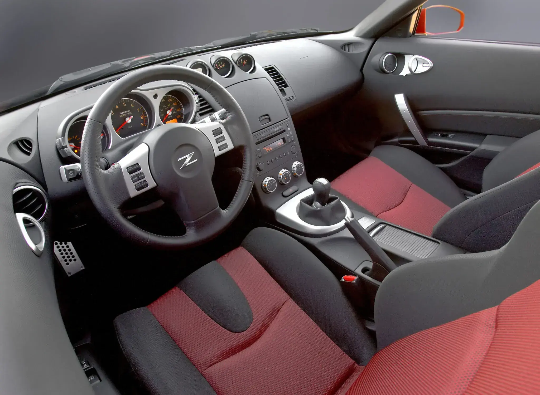 85-year-old American accelerated Nissan 350Z to 177 km/h and was charged with racing