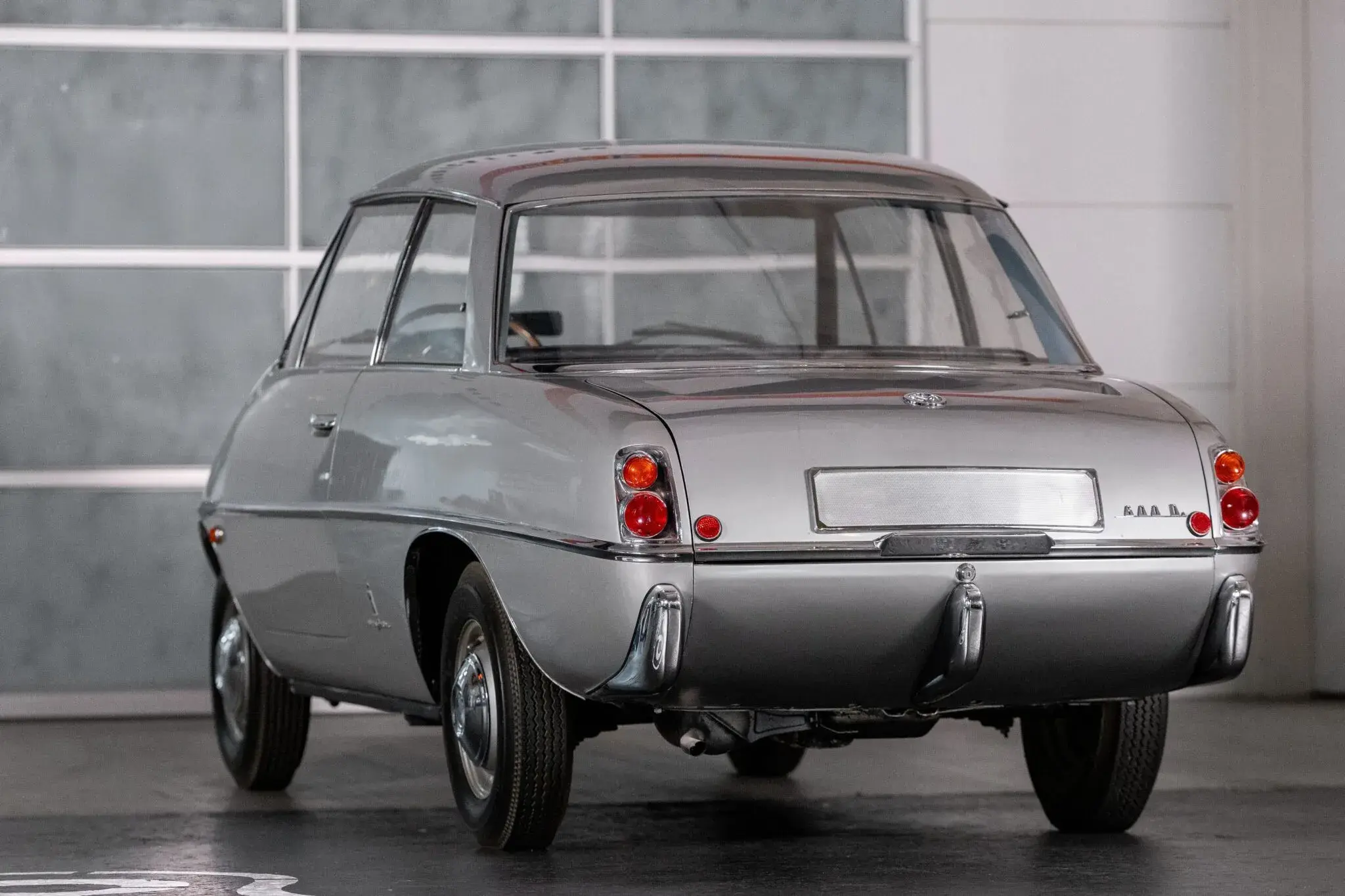 An egg-shaped Fiat 600D with three headlights will go under the hammer in the USA